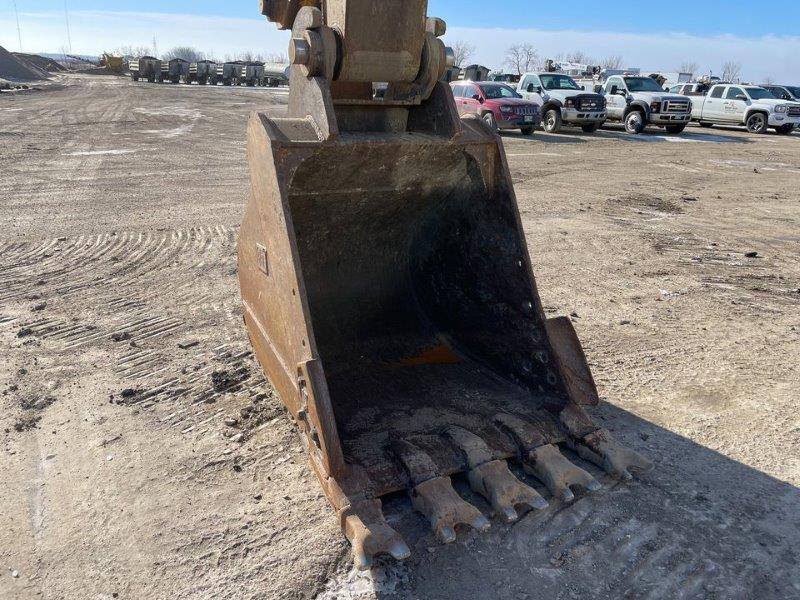  2006 CAT 330D at Conquest Equipment Manitoba