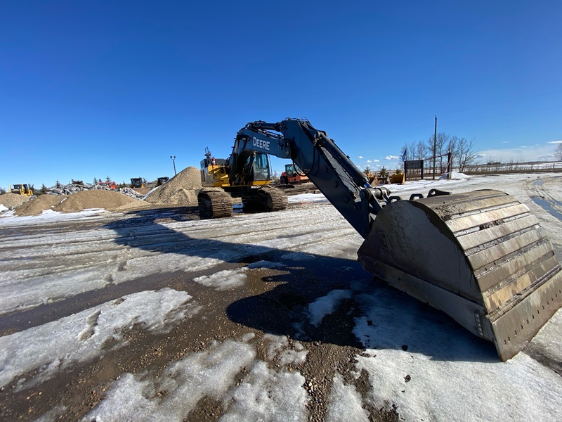  2017 DEERE 470G LC at Conquest Equipment Alberta