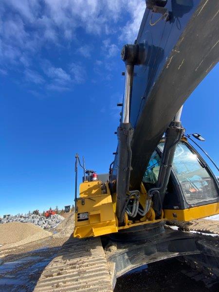  2017 DEERE 470G LC at Conquest Equipment Alberta