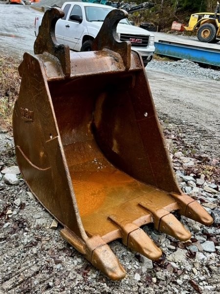  2006 DEERE 270D LC at Conquest Equipment British Columbia
