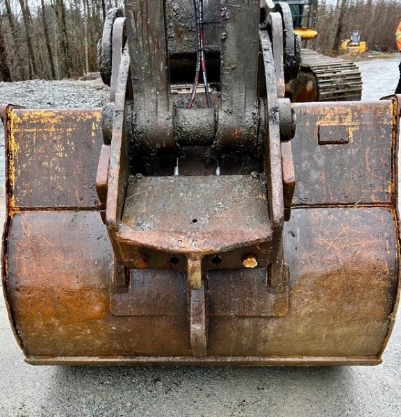  2006 DEERE 270D LC at Conquest Equipment British Columbia