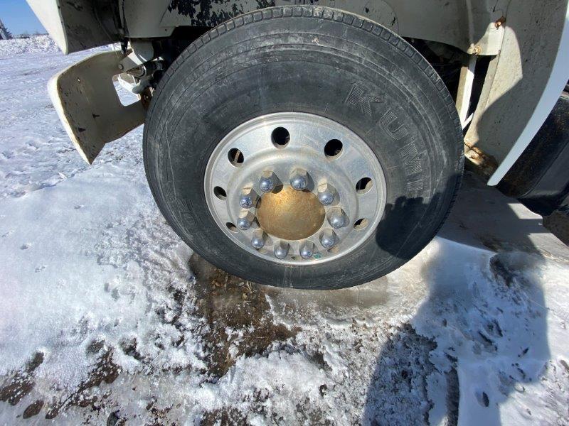 1992 Ford F800 at Conquest Equipment Saskatchewan