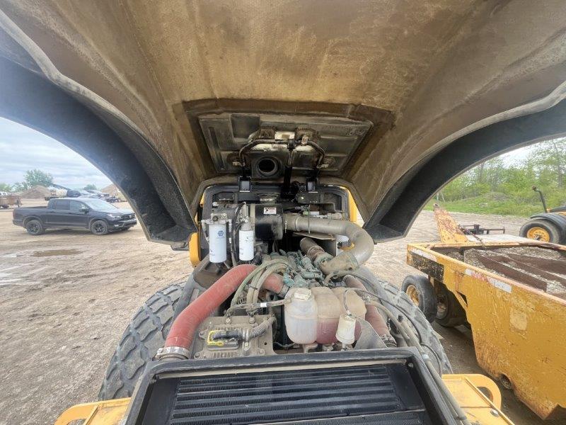  2016 VOLVO SD115B at Conquest Equipment Manitoba