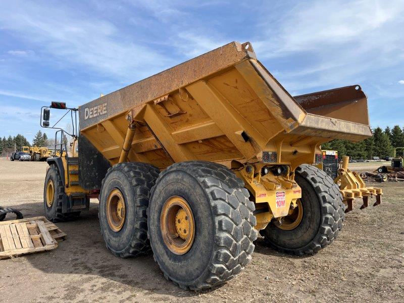  2011 DEERE 400D II at Conquest Equipment Saskatchewan