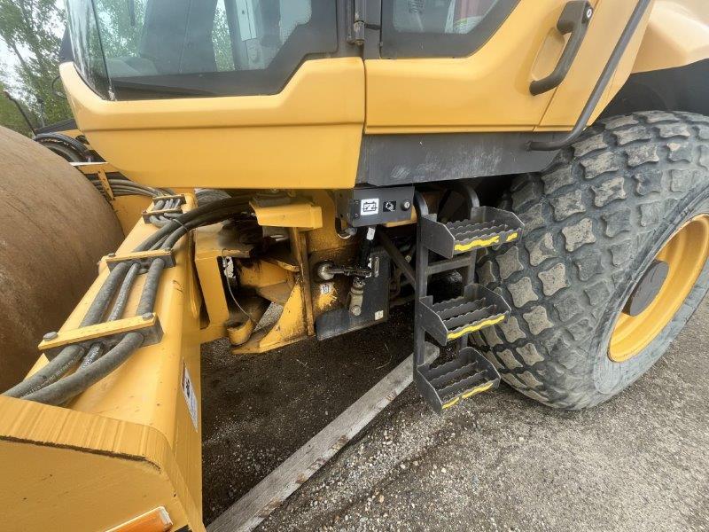  2016 VOLVO SD115B at Conquest Equipment Manitoba