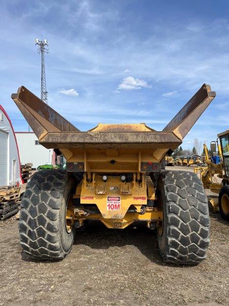  2011 DEERE 400D II at Conquest Equipment Saskatchewan