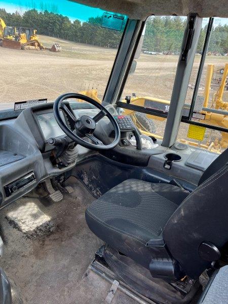  2011 DEERE 400D II at Conquest Equipment Saskatchewan