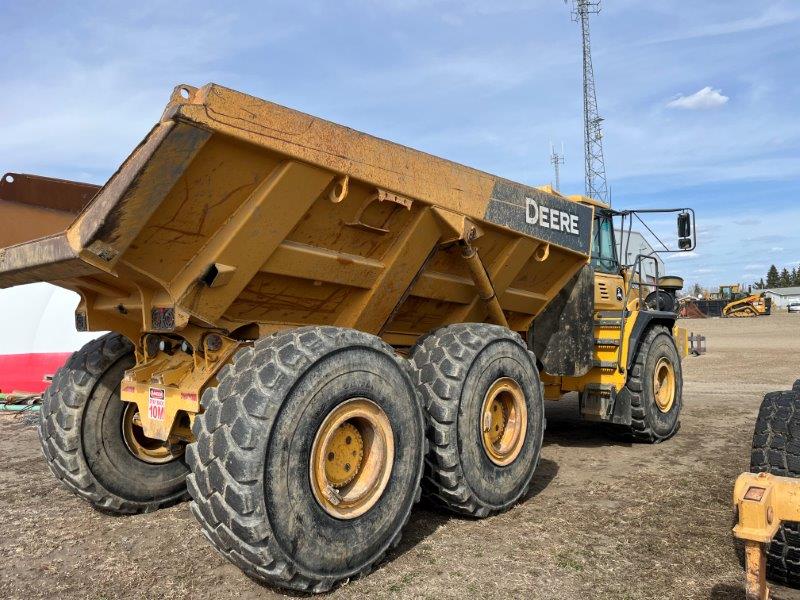  2011 DEERE 400D II at Conquest Equipment Saskatchewan