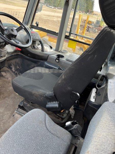  2011 DEERE 400D II at Conquest Equipment Saskatchewan