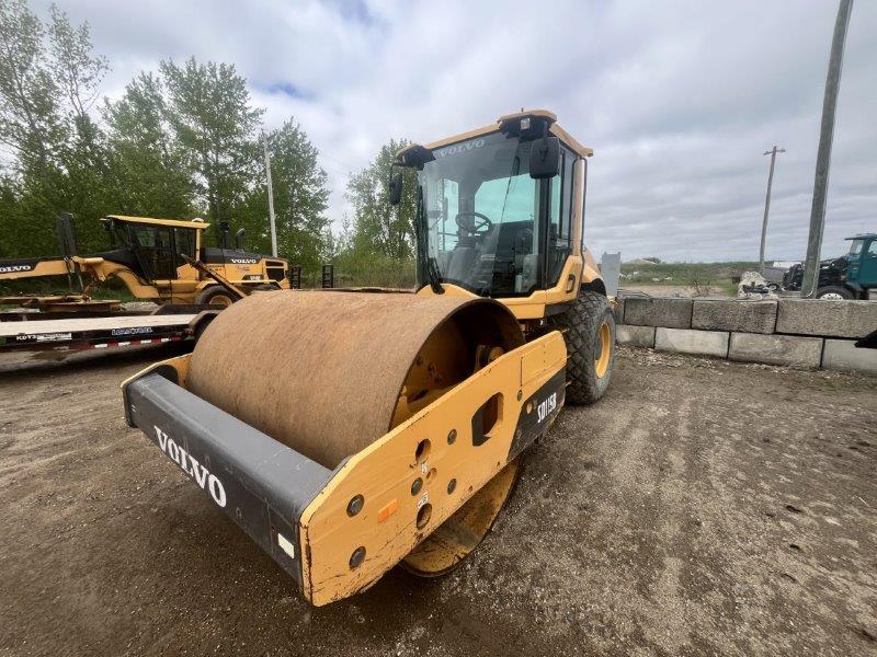  2016 VOLVO SD115B at Conquest Equipment Manitoba