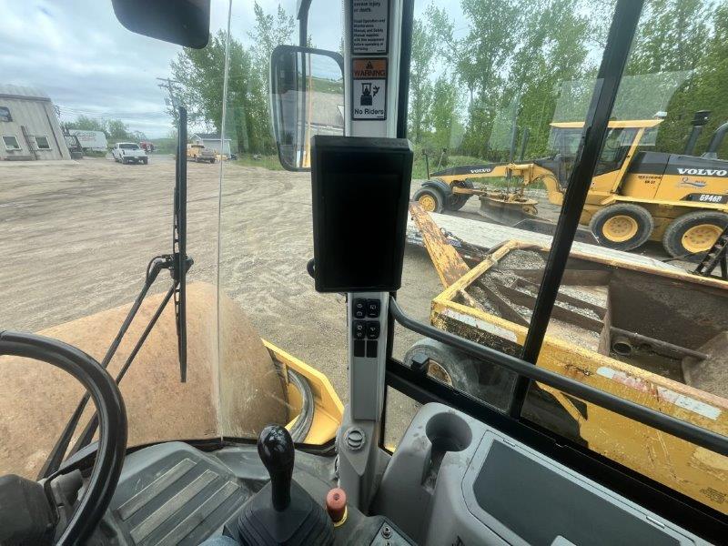  2016 VOLVO SD115B at Conquest Equipment Manitoba