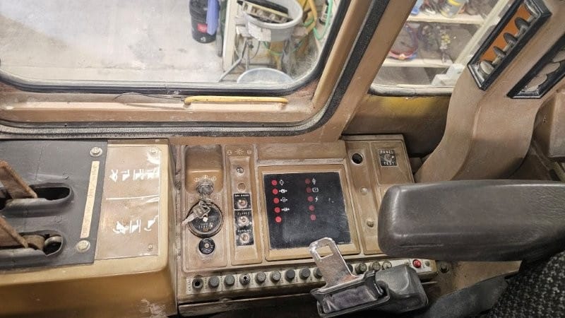  1992 CAT 936F at Conquest Equipment Manitoba