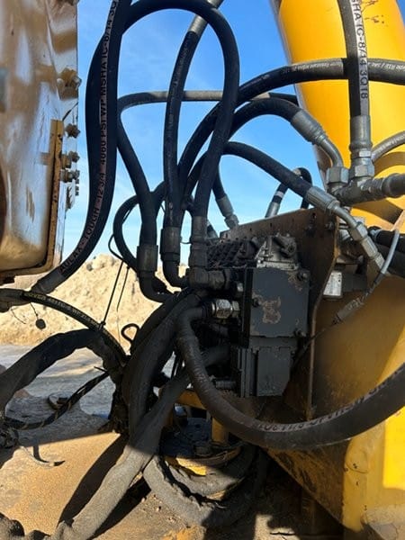  1998 CAT D8R at Conquest Equipment Manitoba