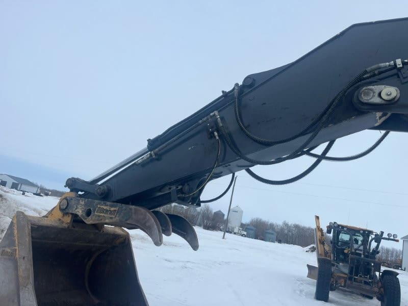  2018 DEERE 350G at Conquest Equipment Manitoba