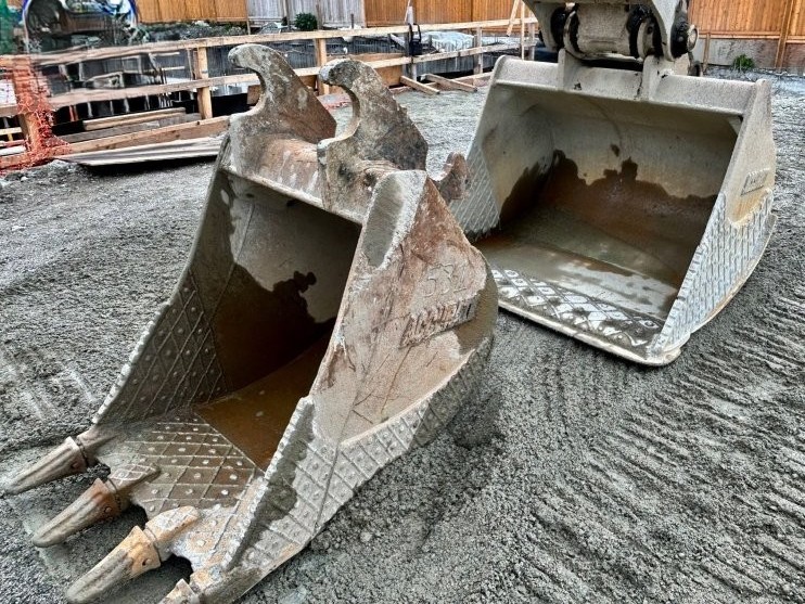  2015 CASE CX235C SR at Conquest Equipment British Columbia