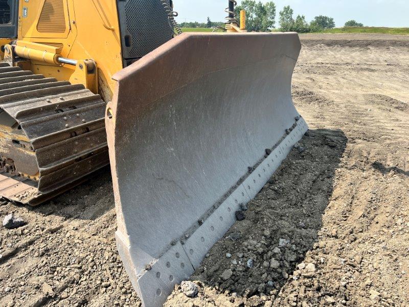  2013 DEERE 850J LGP at Conquest Equipment Saskatchewan