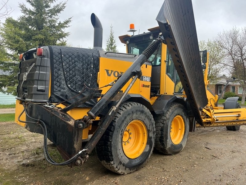  2009 VOLVO G960 at Conquest Equipment Manitoba