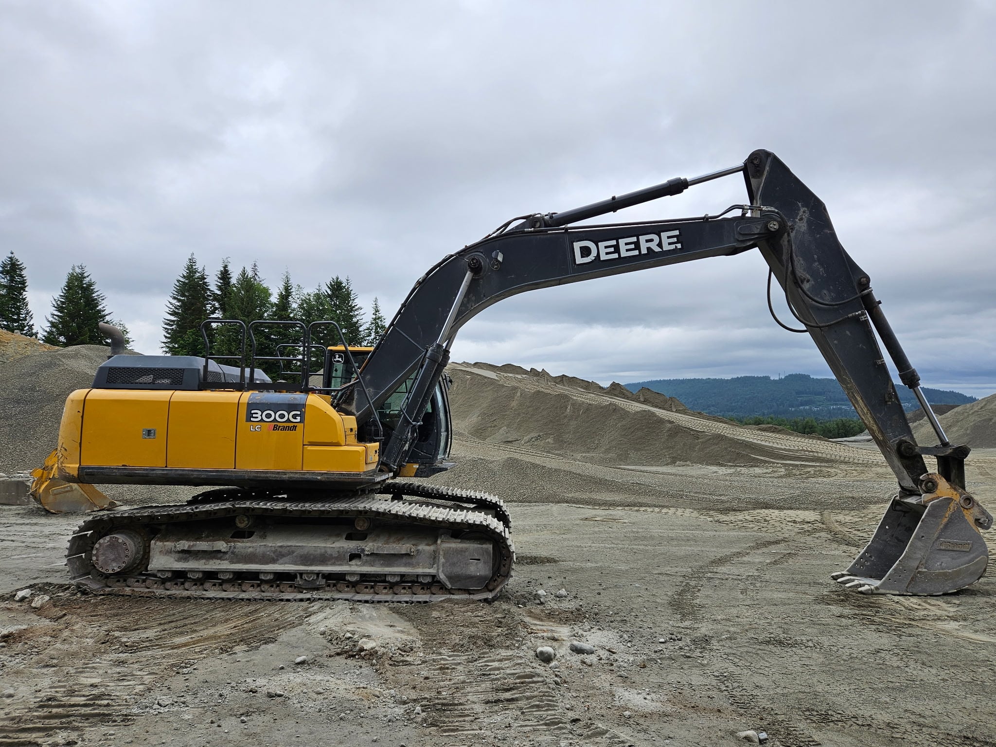  2018 DEERE 300G at Conquest Equipment British Columbia