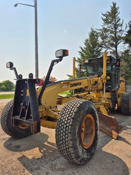  1998 Champion 740A at Conquest Equipment Saskatchewan