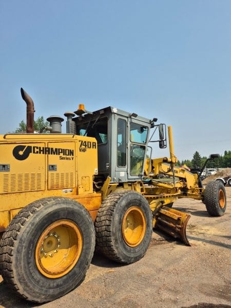  1998 Champion 740A at Conquest Equipment Saskatchewan