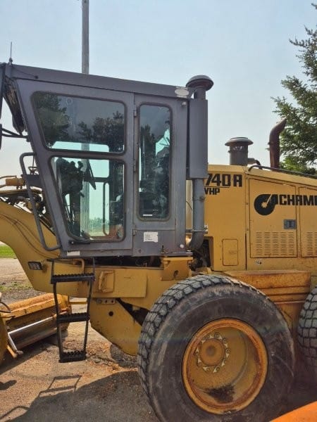 1998 Champion 740A at Conquest Equipment Saskatchewan