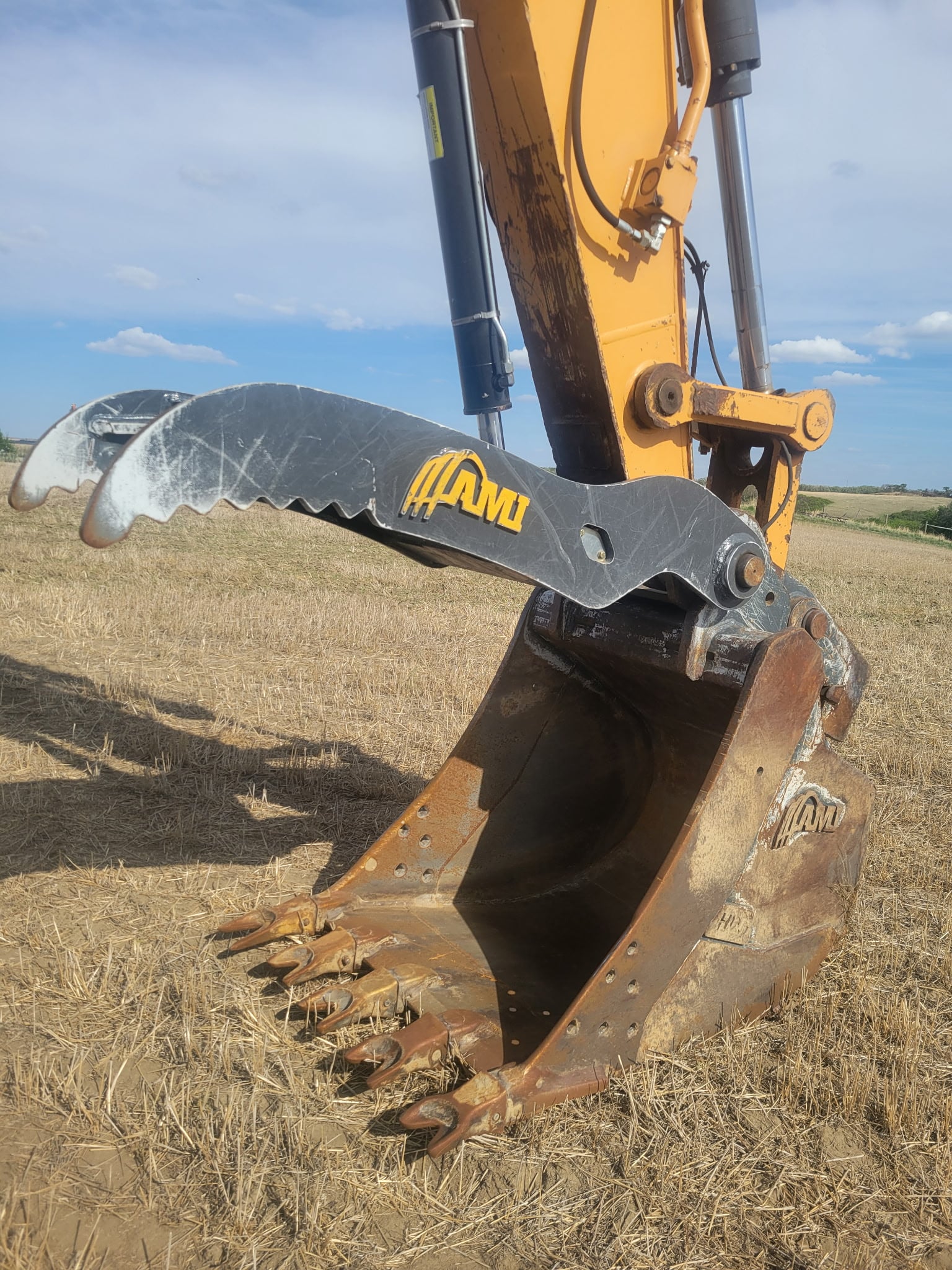  2017 CASE CX300D at Conquest Equipment Saskatchewan