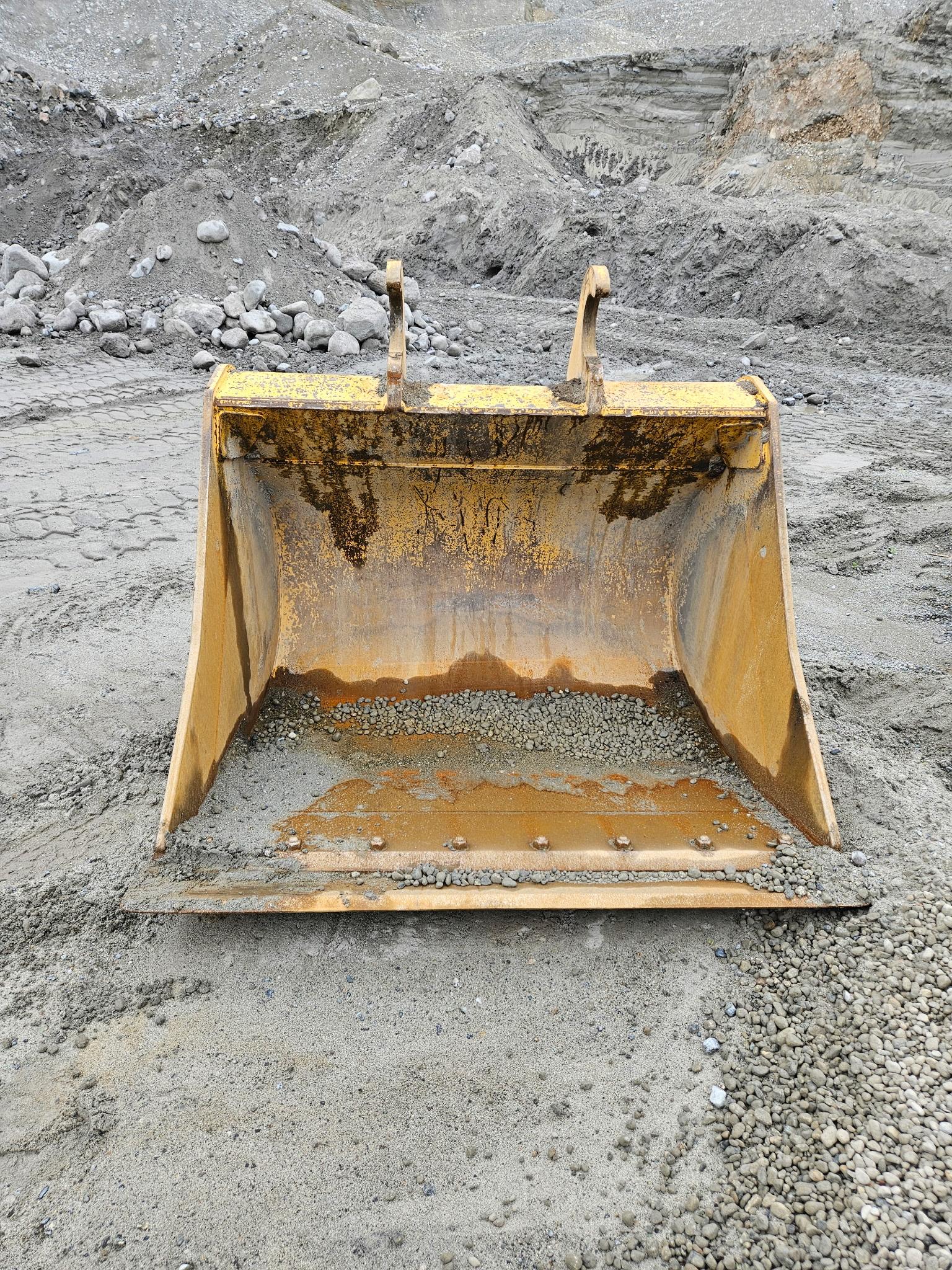  2018 DEERE 300G at Conquest Equipment British Columbia