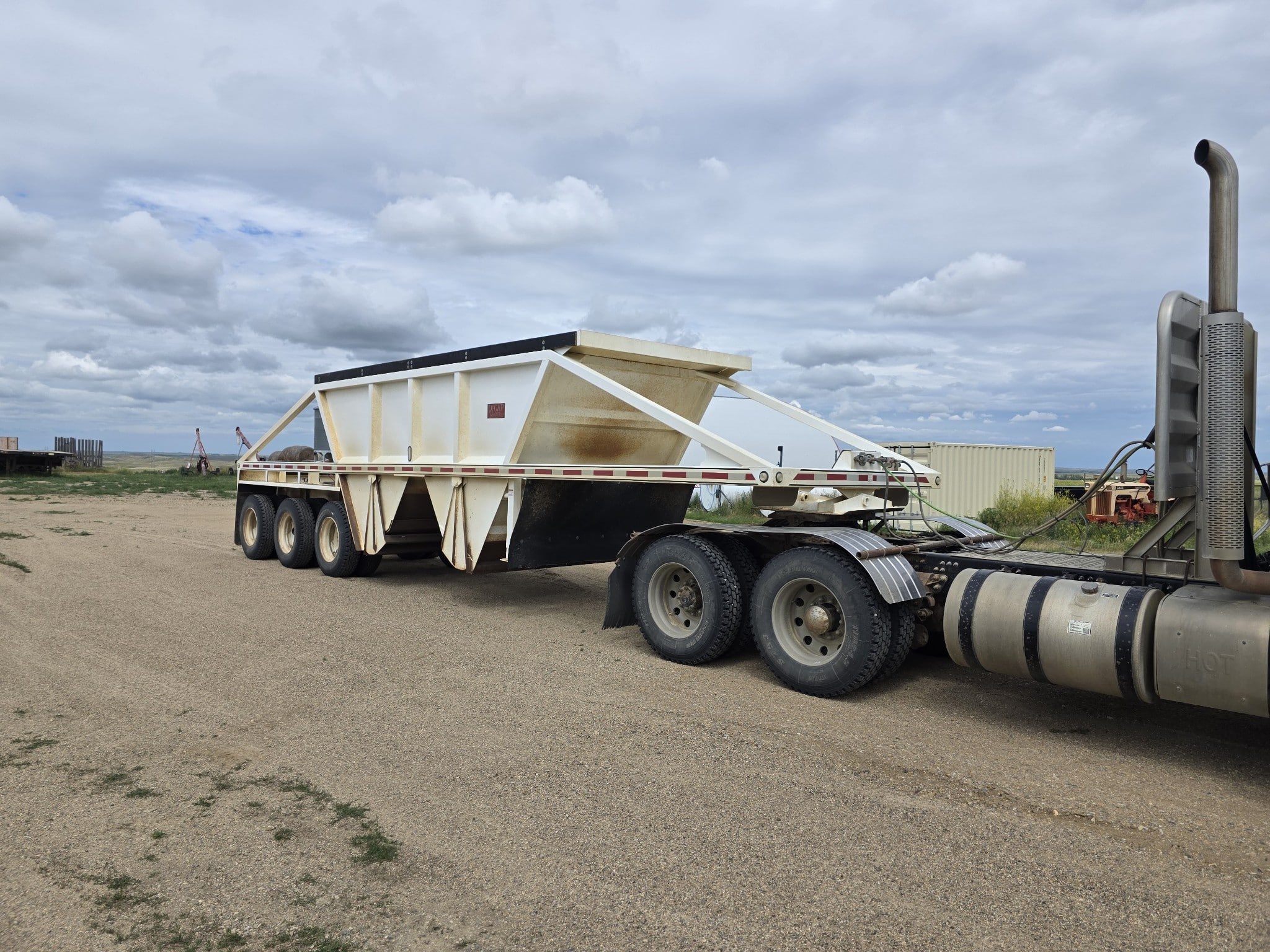  2021 Decap CUL Belly Dump at Conquest Equipment Saskatchewan