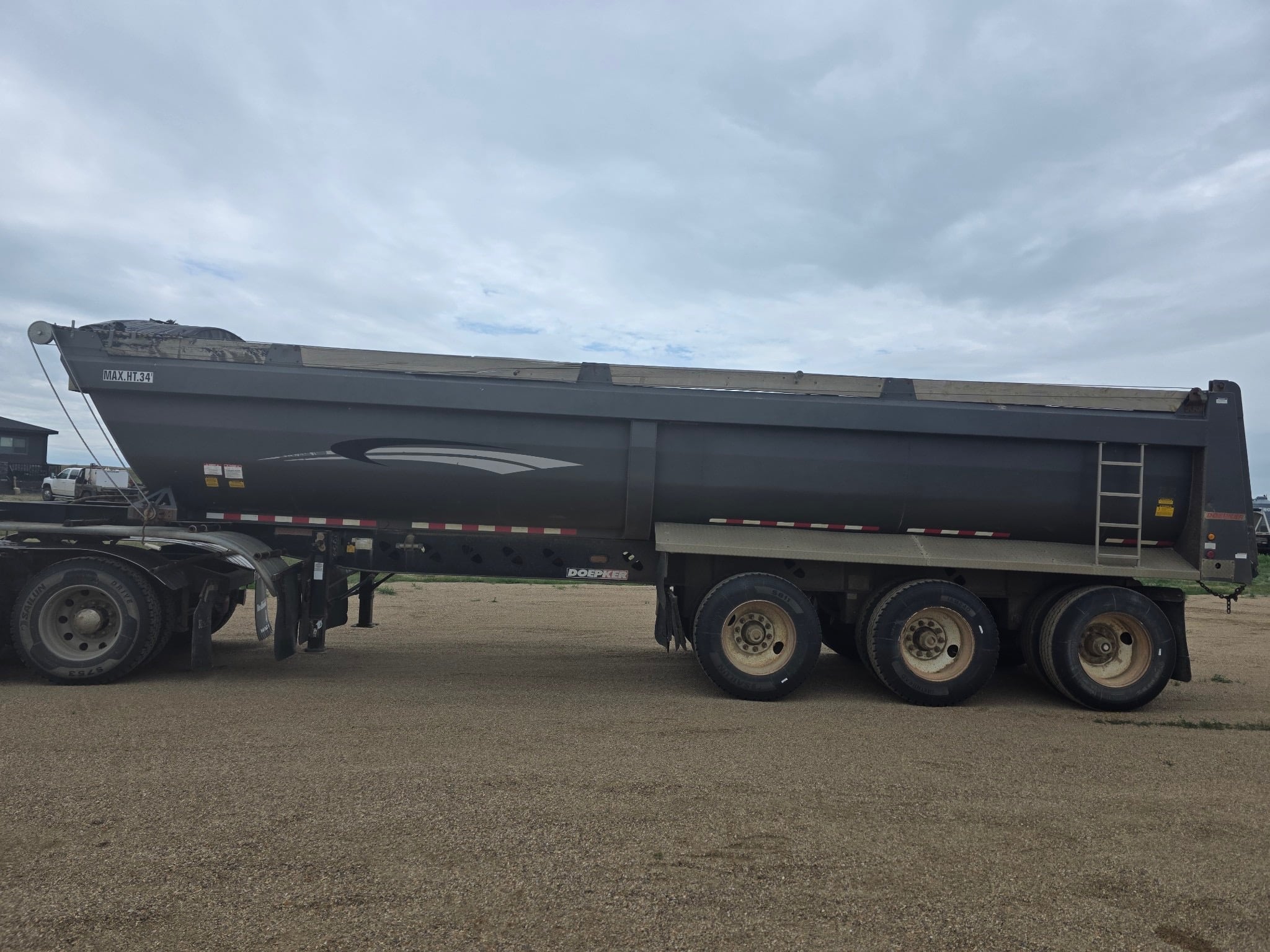  2008 Doepker Tridem End Dump at Conquest Equipment Saskatchewan