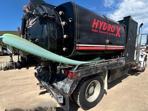  2002 International 4300 Vac Truck at Conquest Equipment Saskatchewan