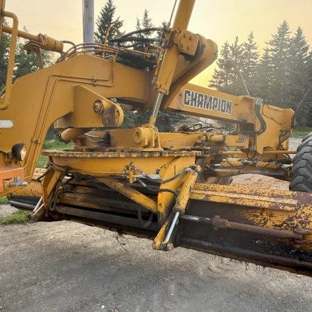  1984 Champion 730A at Conquest Equipment Manitoba