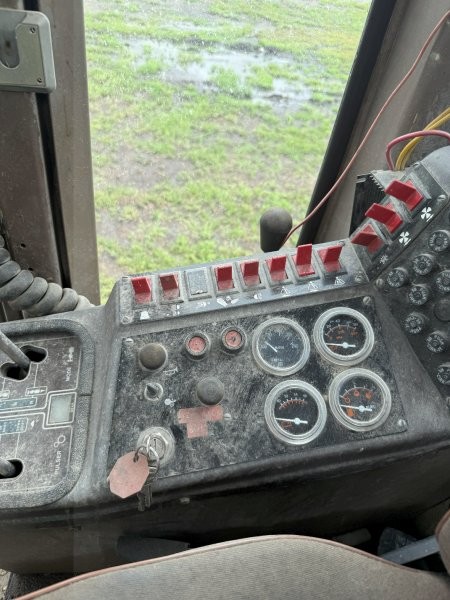  1984 Champion 730A at Conquest Equipment Manitoba