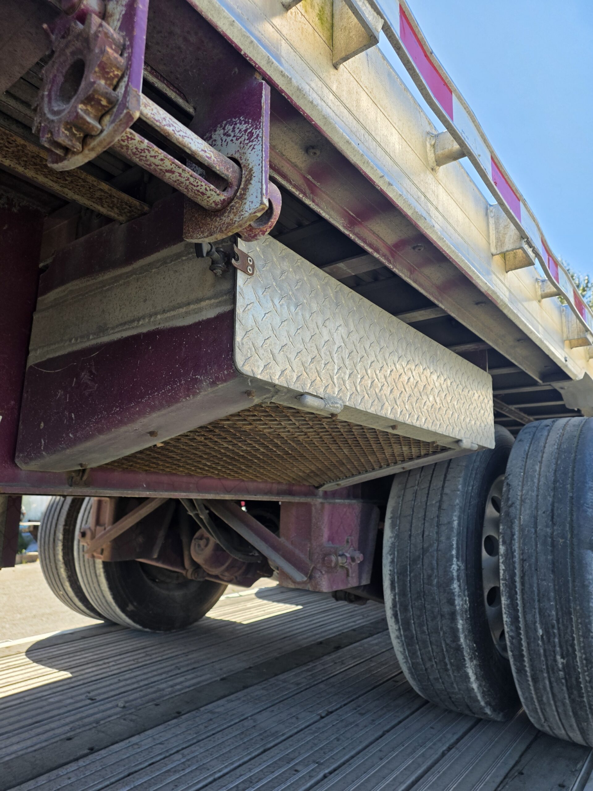  2007 Manac Flat Deck Super Bee at Conquest Equipment British Columbia