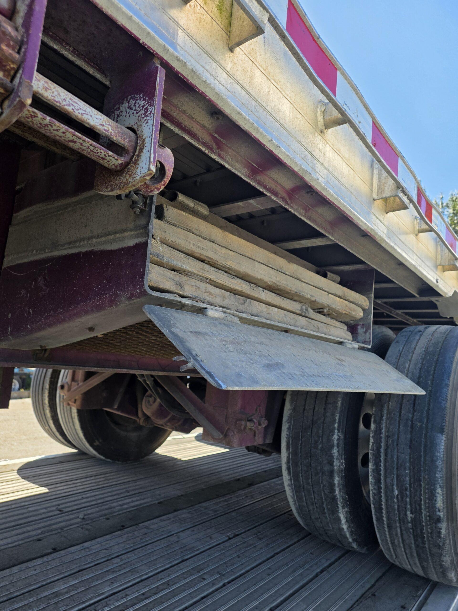  2007 Manac Flat Deck Super Bee at Conquest Equipment British Columbia