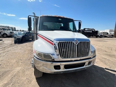  2002 International 4300 Vac Truck at Conquest Equipment Saskatchewan