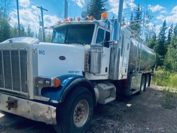  2005 Peterbilt 378 at Conquest Equipment Alberta
