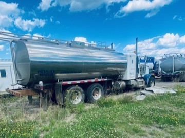  2005 Peterbilt 378 at Conquest Equipment Alberta