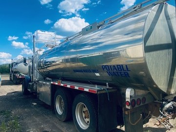  2005 Peterbilt 378 at Conquest Equipment Alberta