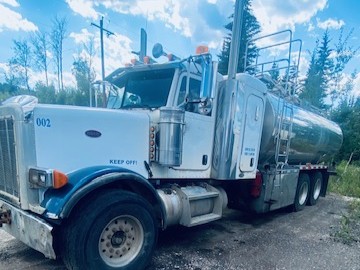  2005 Peterbilt 378 at Conquest Equipment Alberta