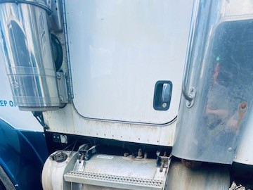  2005 Peterbilt 378 at Conquest Equipment Alberta