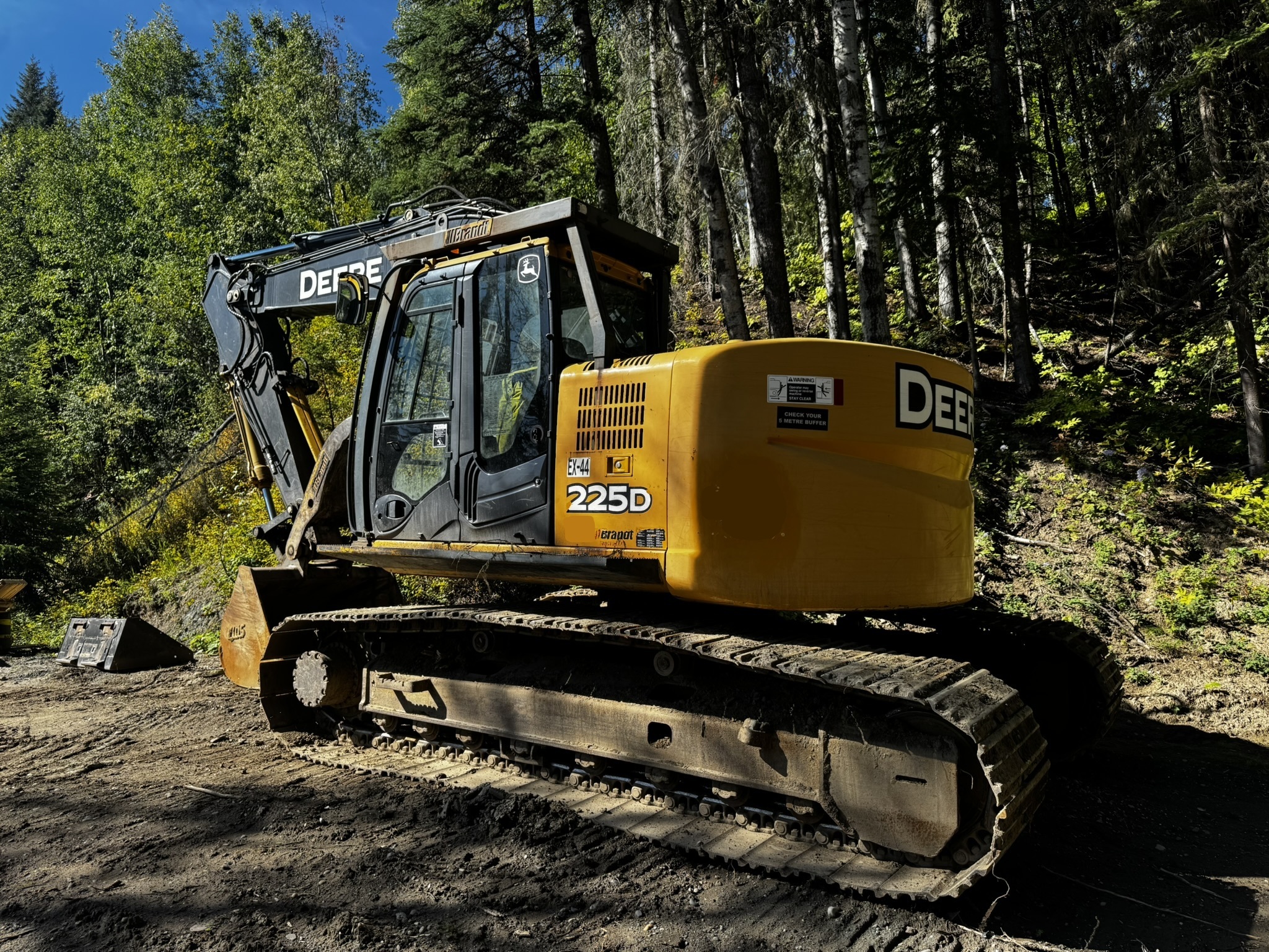  2012 DEERE 225/Thumb at Conquest Equipment British Columbia