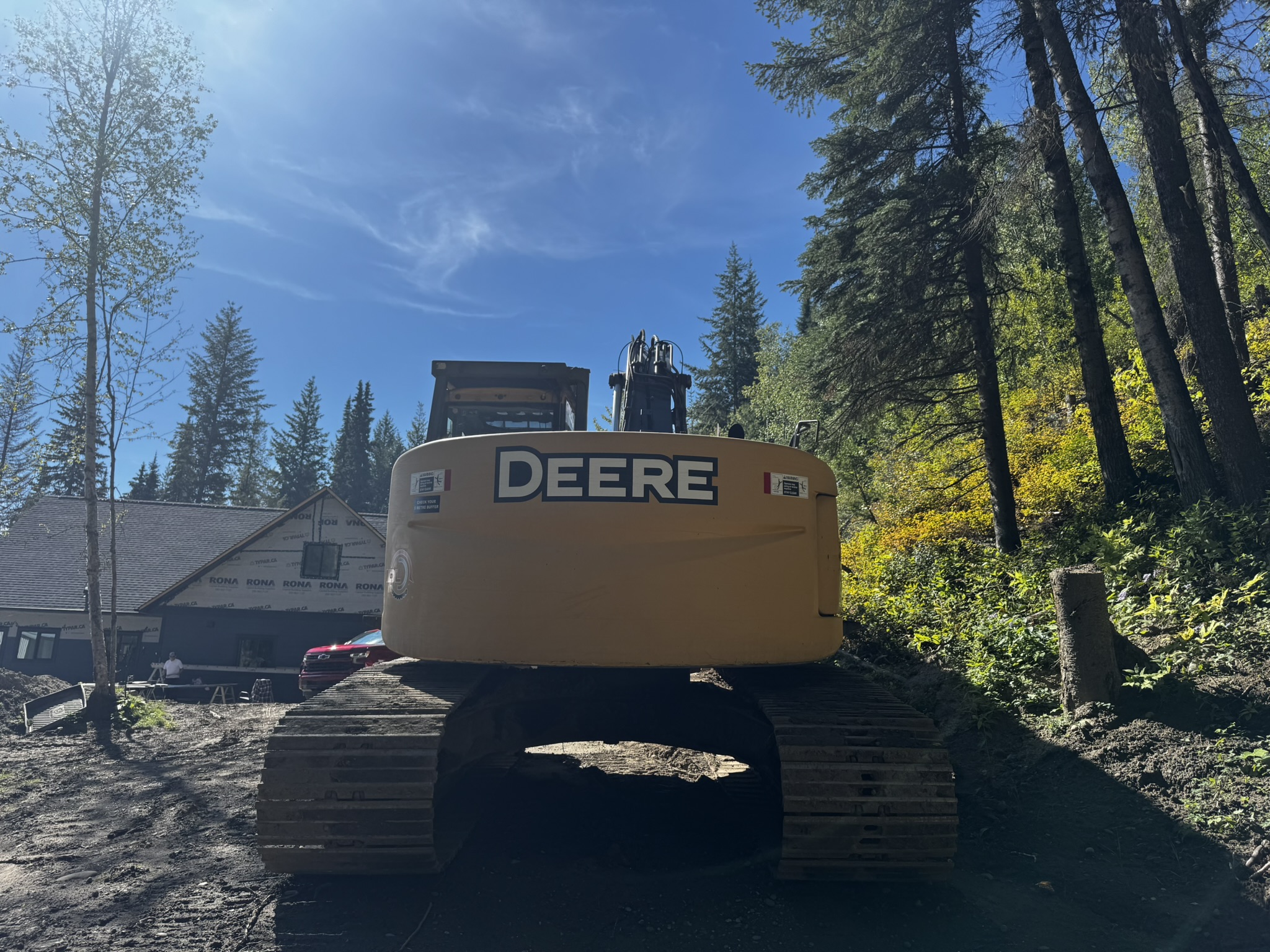  2012 DEERE 225/Thumb at Conquest Equipment British Columbia