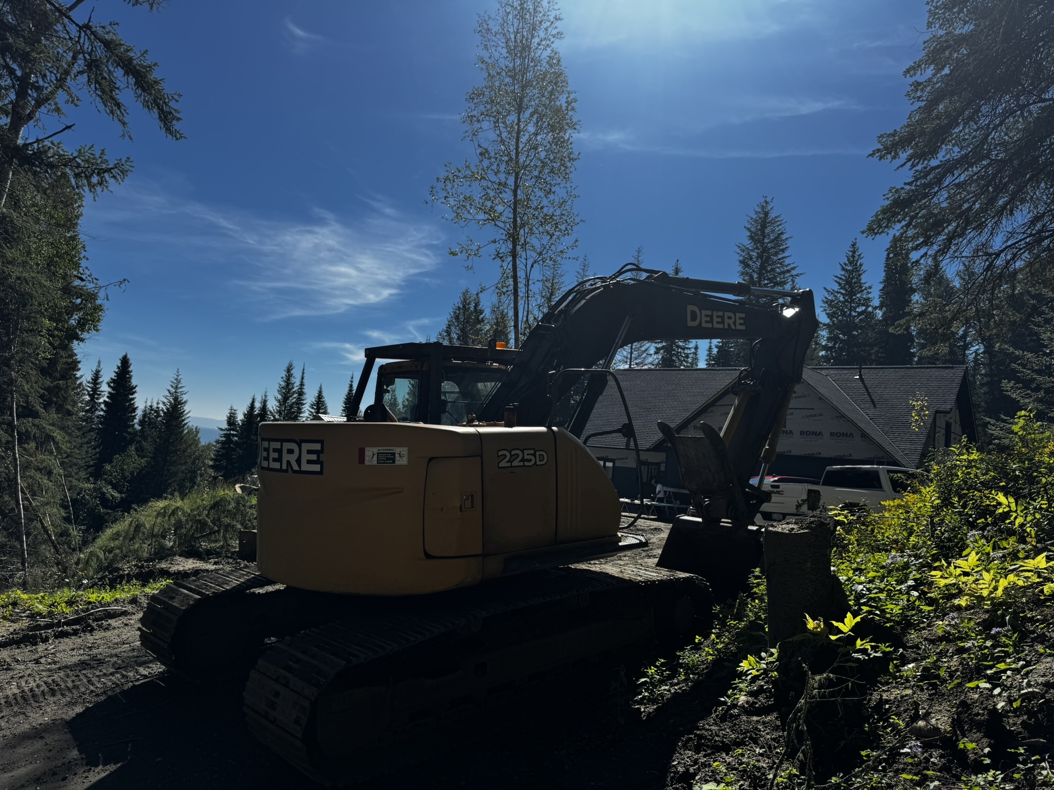  2012 DEERE 225/Thumb at Conquest Equipment British Columbia