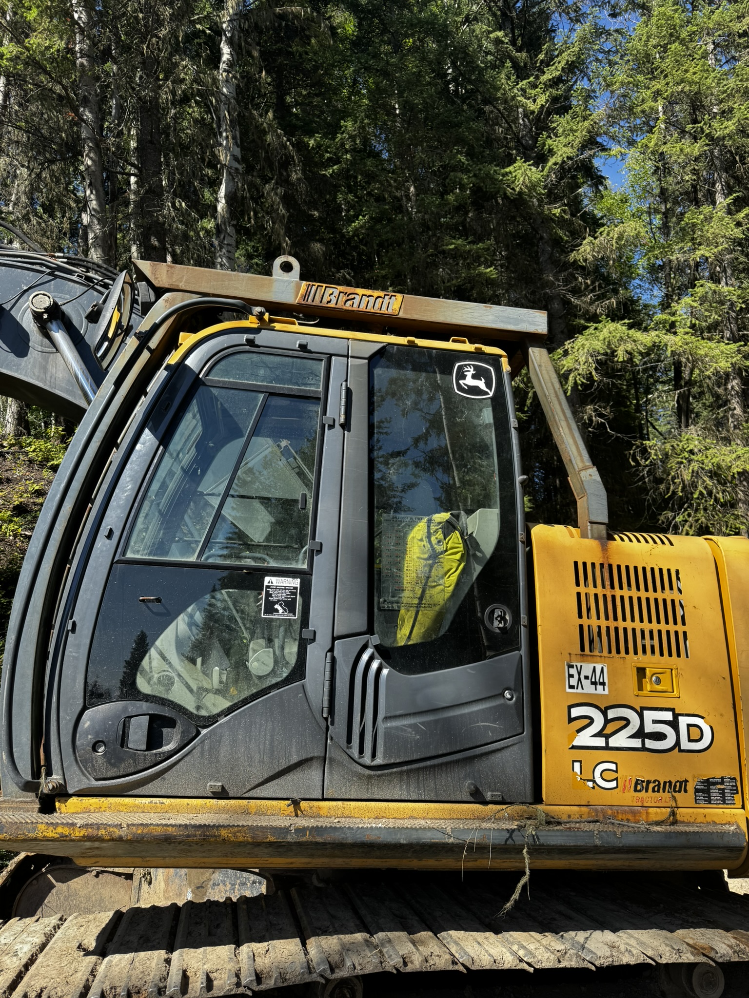 2012 DEERE 225/Thumb at Conquest Equipment British Columbia