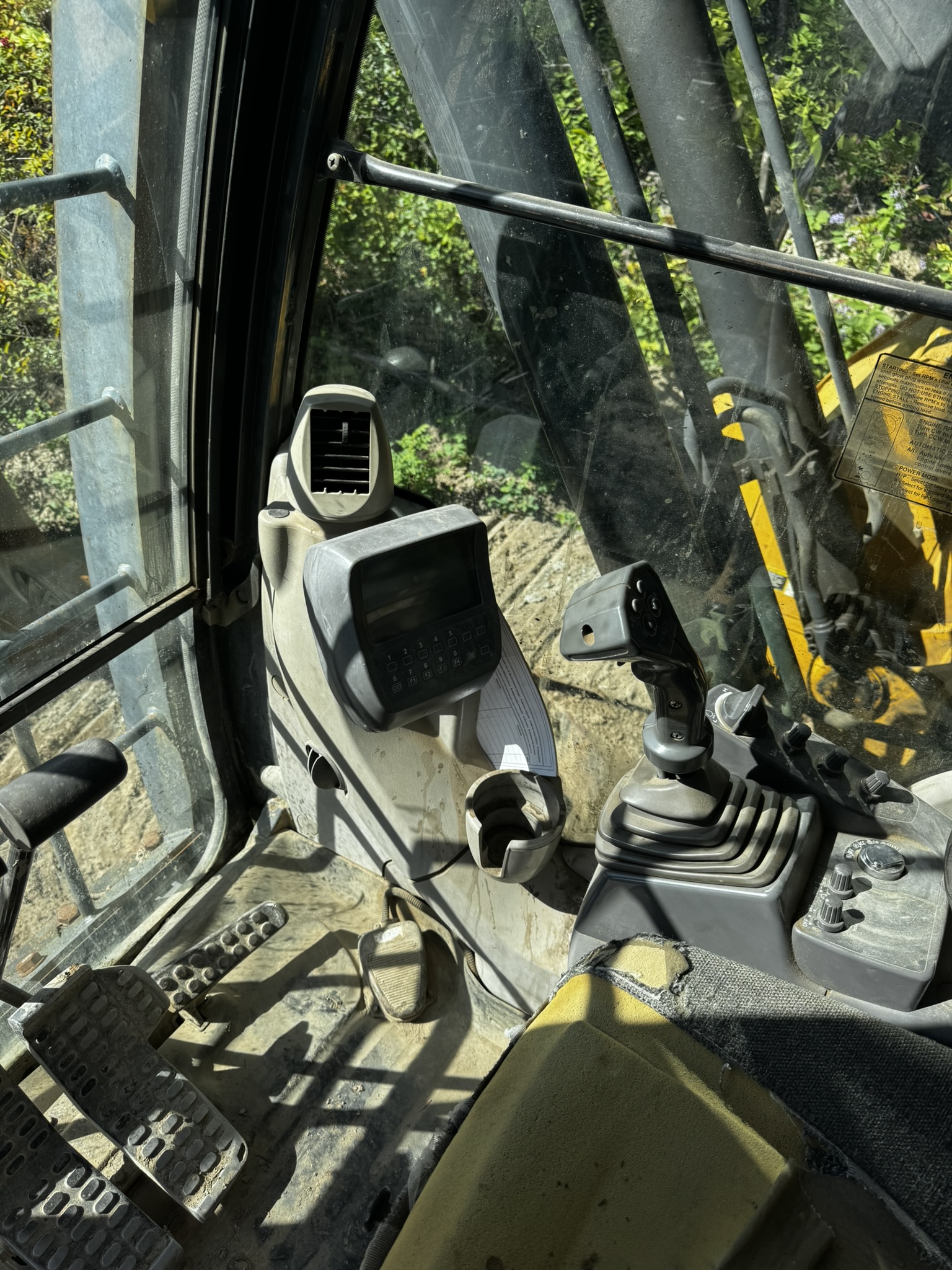  2012 DEERE 225/Thumb at Conquest Equipment British Columbia