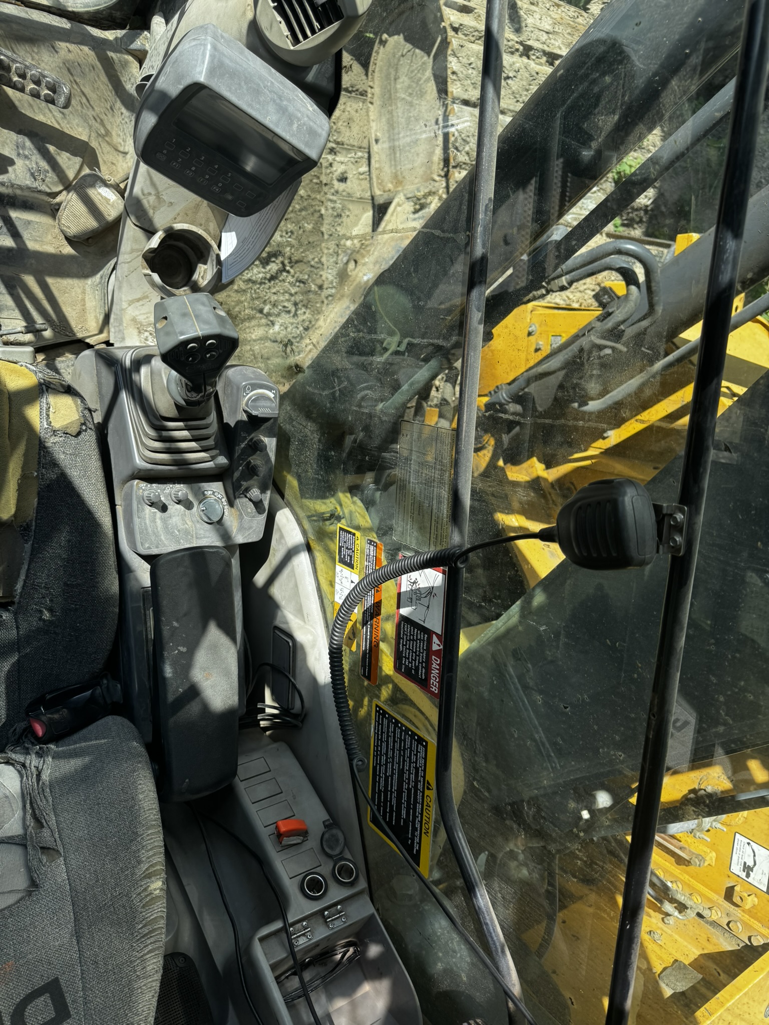  2012 DEERE 225/Thumb at Conquest Equipment British Columbia