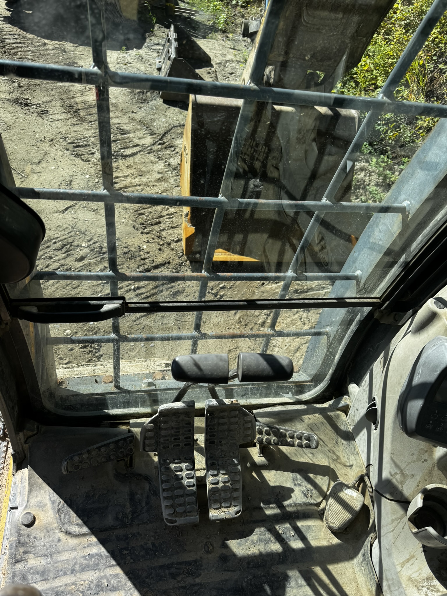  2012 DEERE 225/Thumb at Conquest Equipment British Columbia