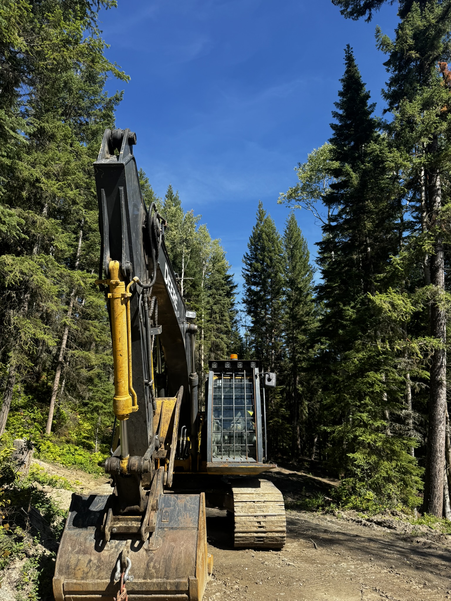  2012 DEERE 225/Thumb at Conquest Equipment British Columbia