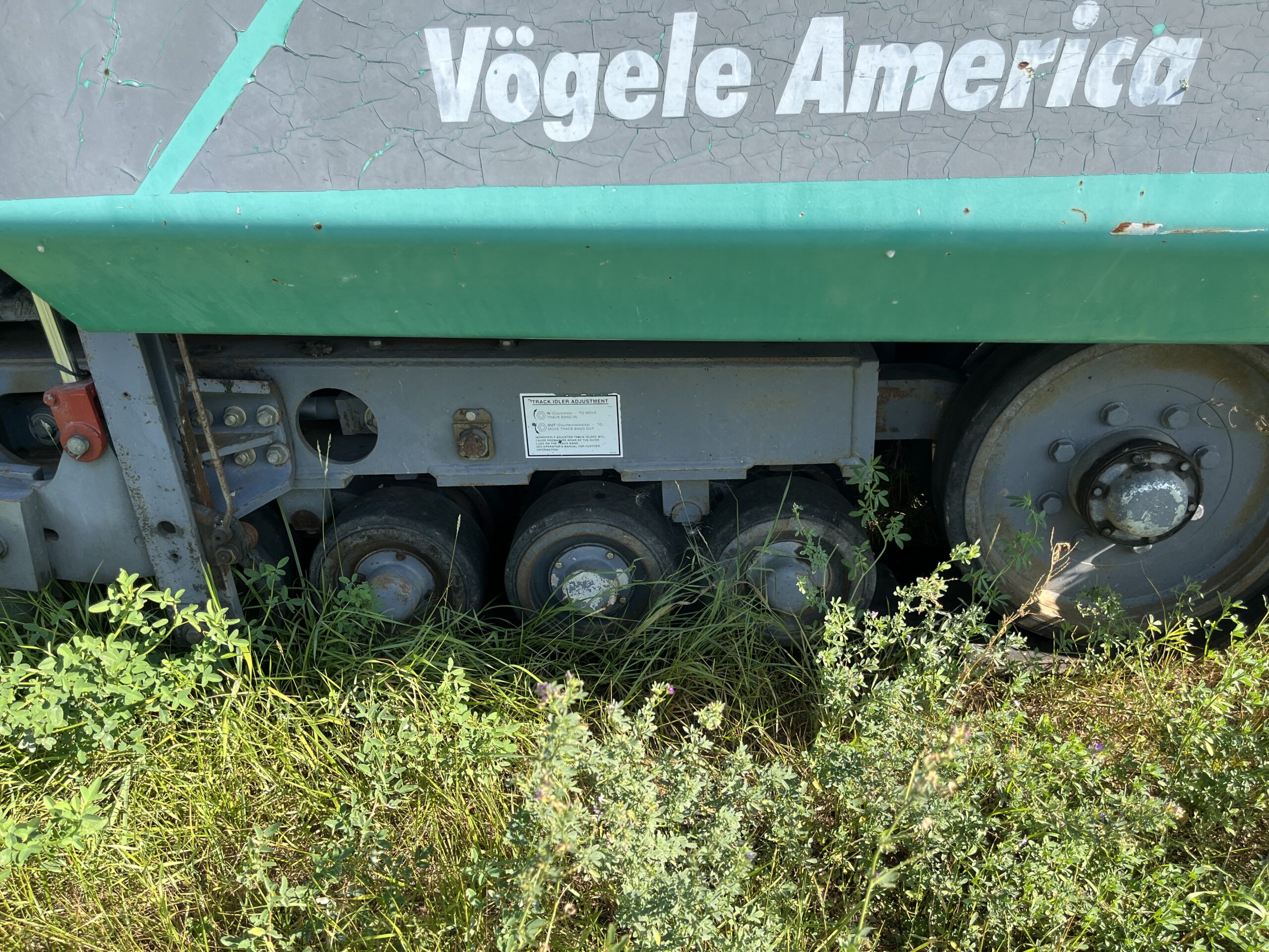  2005 Vogele America 880RTB EZIV-0815 at Conquest Equipment Saskatchewan