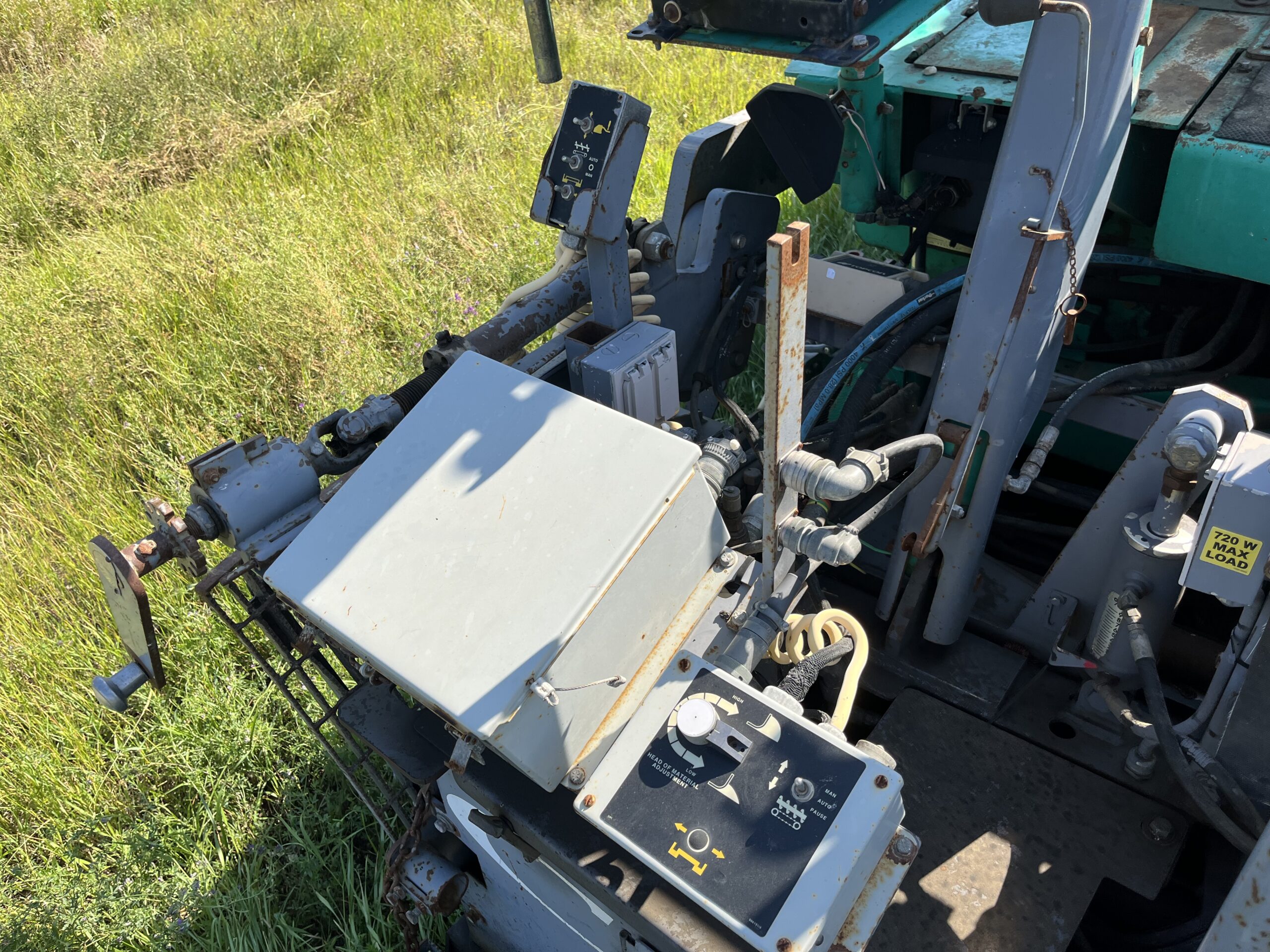  2005 Vogele America 880RTB EZIV-0815 at Conquest Equipment Saskatchewan